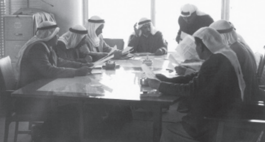 صورة أرشيفية لأول اجتماع لمجلس إدارة البنك
